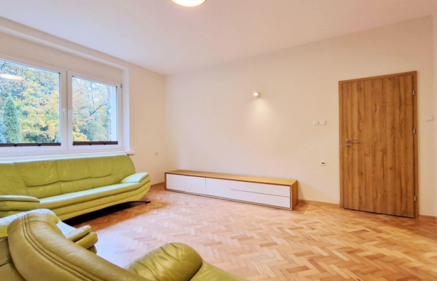 Julianów - dom o pow. 225 m2 garaż ul. Bema
