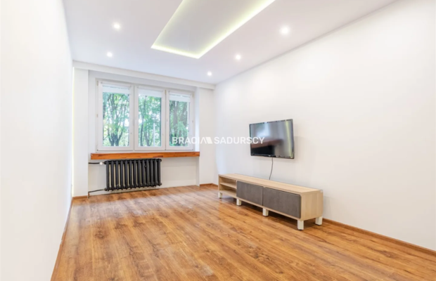 Do wynajęcia nowoczesne mieszkanie po remoncie - 38 m² | os. Strusia, Kraków Nowa Huta   
 
Cena najmu: 2 500 zł | 2 pokoje | P
