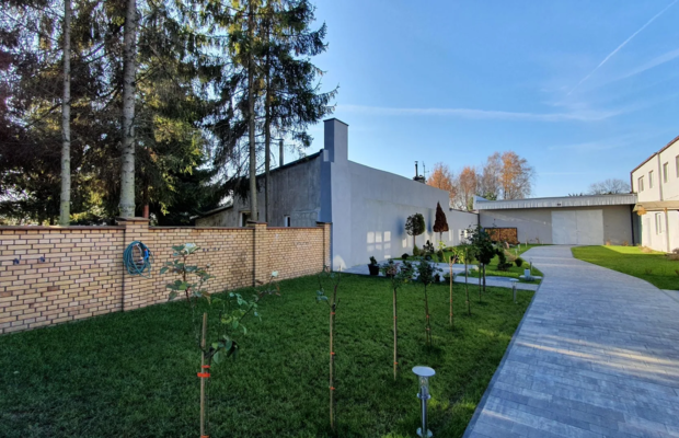Polesie - dom z warsztatem samochodowym