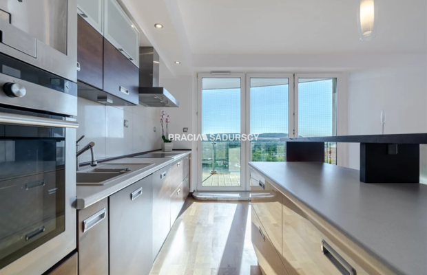 Bronowice Salwator Tower 13 piętro widok balkon
