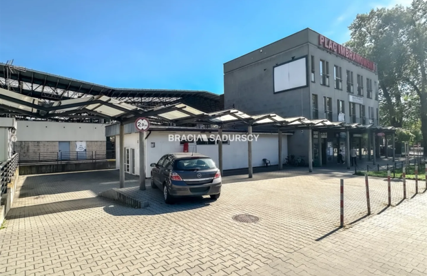 Obiekt handlowy z możl. rozbudowy, działka 250m2