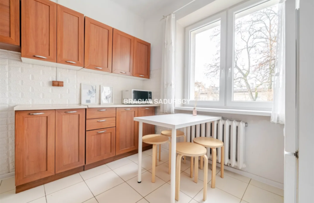 59m2 3 pok+os kuchnia Ul.Staszczyka Bronowice