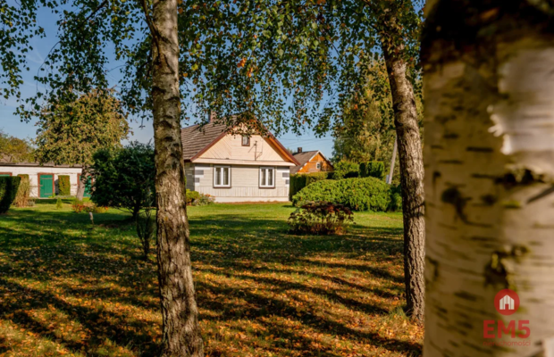 Zadbane siedlisko z budynkami gospodarczymi 7400m²