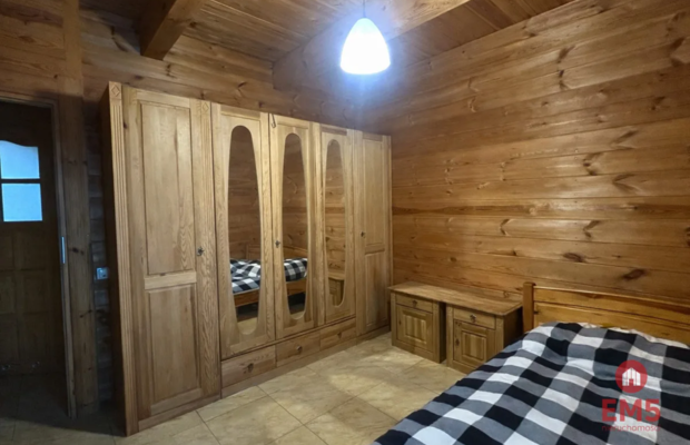 Drewniany dom premium nad stawem | 1 ha | Sauna |