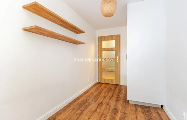 Do wynajęcia nowoczesne mieszkanie po remoncie - 38 m² | os. Strusia, Kraków Nowa Huta   
 
Cena najmu: 2 500 zł | 2 pokoje | P