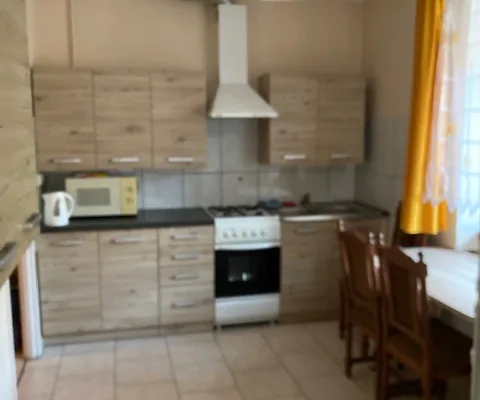 Kompleks produkcyjno-mieszkalny z halami i działką 6000 m² – Mieroszów