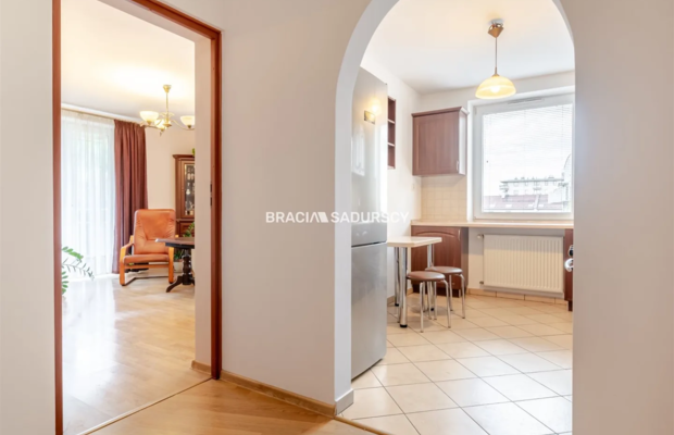 2 piętro, balkon, 3 pok., piwnica,zielono, parking