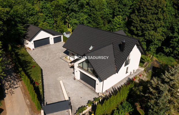 Kameralny dom wraz z leśną działką - 5 sypialni