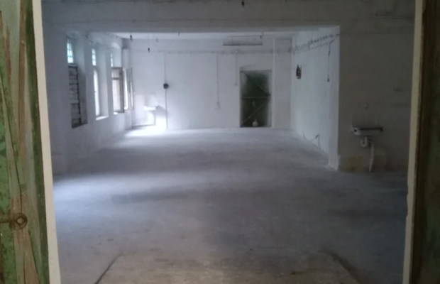 Kompleks produkcyjno-mieszkalny z halami i działką 6000 m² – Mieroszów