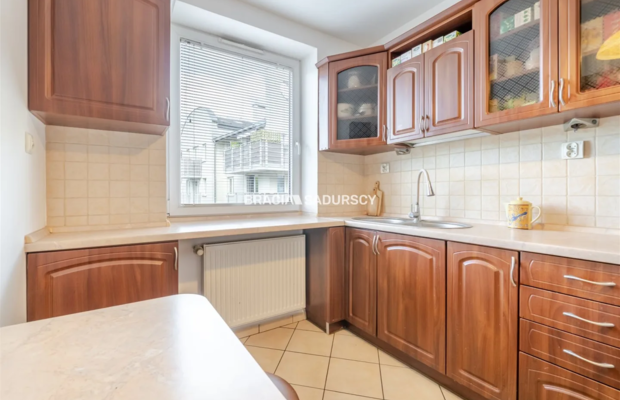 2 piętro, balkon, 3 pok., piwnica,zielono, parking