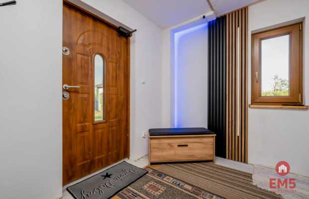 Zadbane siedlisko z budynkami gospodarczymi 7400m²