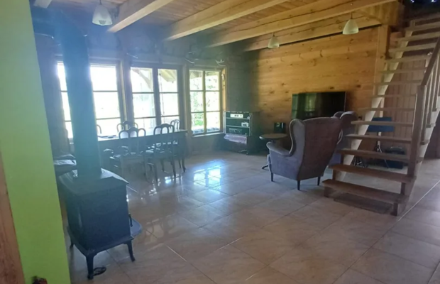 Drewniany dom premium nad stawem | 1 ha | Sauna |