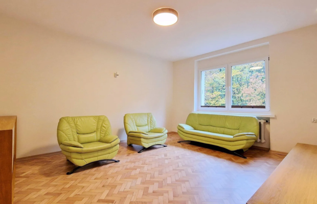Julianów - dom o pow. 225 m2 garaż ul. Bema