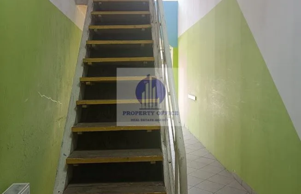 Włochy: magazyn/usługi 81,70 m2
