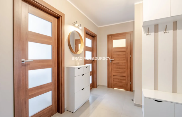 2 POKOJE | 52 m² | BALKON | OSOBNA KUCHNIA |