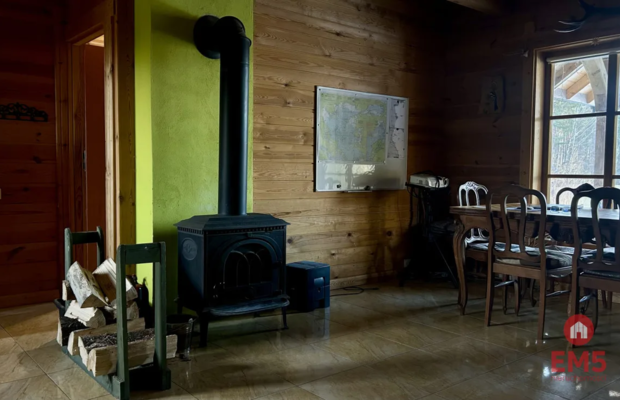 Drewniany dom premium nad stawem | 1 ha | Sauna |
