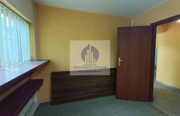 Włochy: magazyn/usługi 81,70 m2