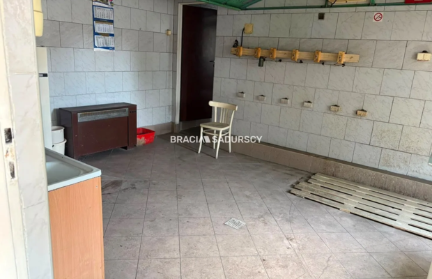 Działka budowlana 300m2 z budynkiem: gaz,prąd,woda