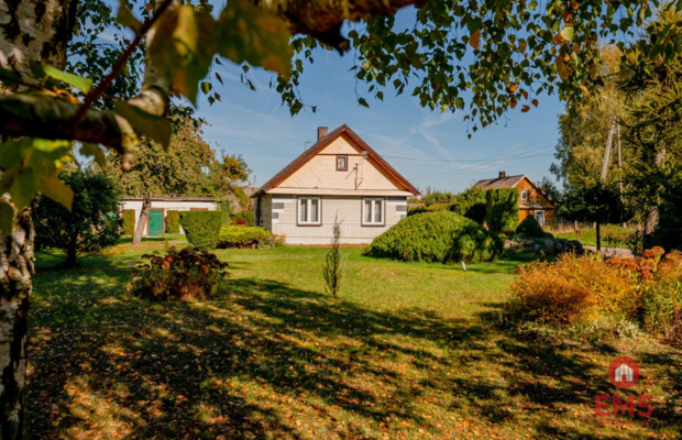 Zadbane siedlisko z budynkami gospodarczymi 7400m²