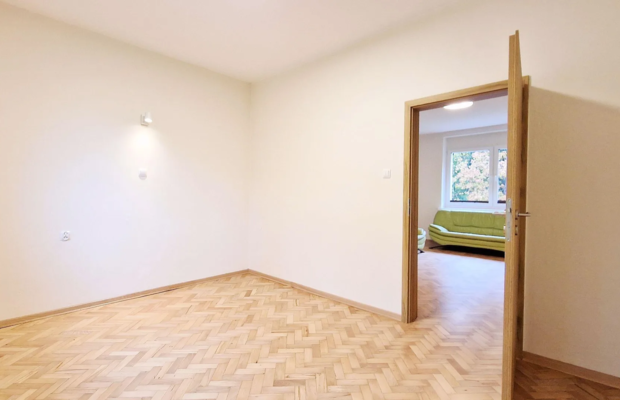Julianów - dom o pow. 225 m2 garaż ul. Bema
