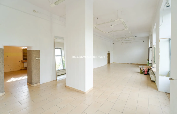 Lokal usługowo-handlowy ok. 150m2 – duża witryna