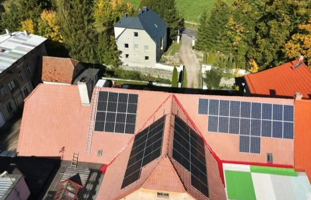 Kompleks produkcyjno-mieszkalny z halami i działką 6000 m² – Mieroszów