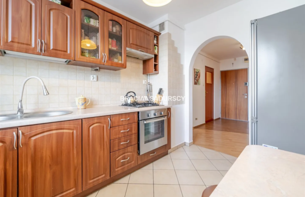 2 piętro, balkon, 3 pok., piwnica,zielono, parking