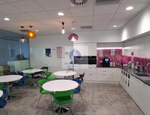 Włochy: lokal biurowy 919,50 m2 do wynajęcia