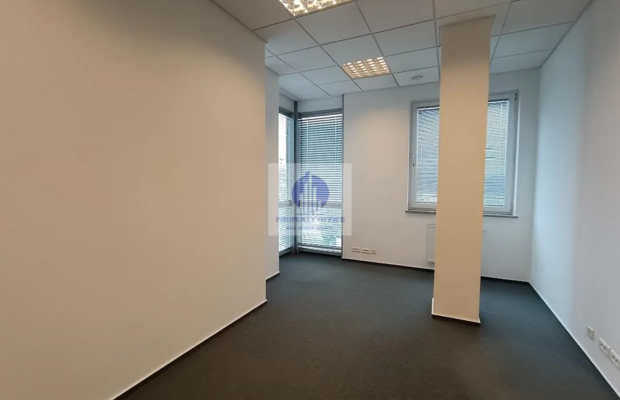 Włochy: lokal biurowy 102,25m2 do wynajęcia