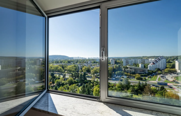 Bronowice Salwator Tower 13 piętro widok balkon