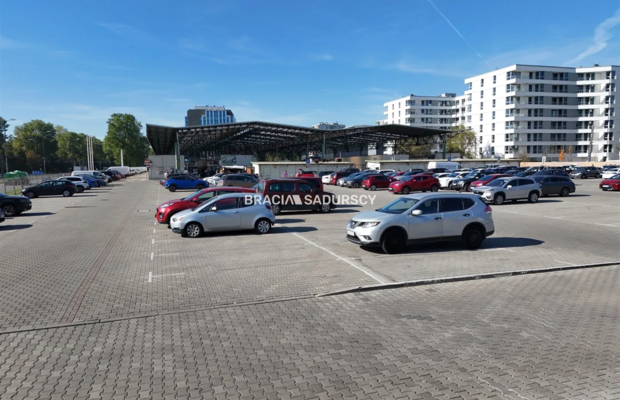 Obiekt handlowy z możl. rozbudowy, działka 250m2