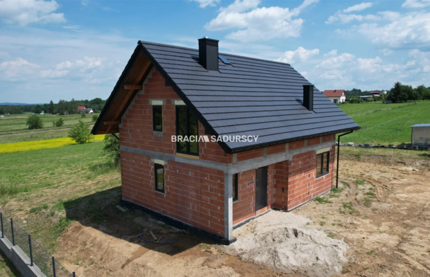 Dom w Brzezince, gm Brzeźnica