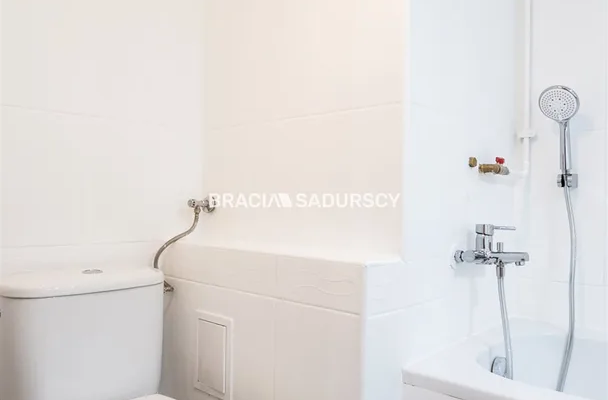 ul.Powstańców – 2 pokoje, osobna kuchnia, balkon