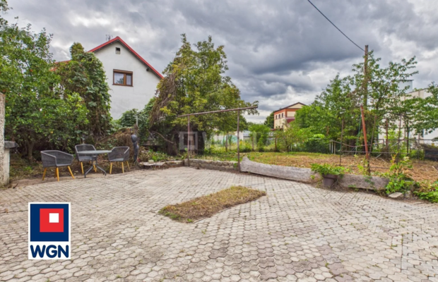 Nowe Miasteczko, dom, 6 pokoi, 190 m2, sprzedam, 650 000 zł.  
  
Na sprzedaż wolnostojący dom o powierzchni ok. 190 m2, położo