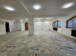 Parterowy lokal z parkingiem – 93 m² pod usługi.