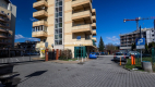 Wygodna kawalerka w apartamentowcu.