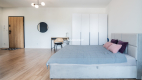 Nowoczesny apartament z balkonem i parkingiem.