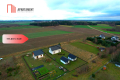 Budynek mieszkalny z domkami rekreacyjnymi.