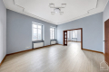 Przestronny apartament w kamienicy z windą