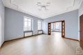 Przestronny apartament w kamienicy z windą