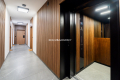 Nowoczesny jasny apartament w otoczeniu zieleni 