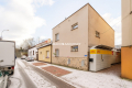 Dom inwestycyjny – 5 mieszkań, 2 lokale, paczkomat