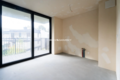 Nowoczesny jasny apartament w otoczeniu zieleni 