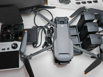 Na Sprzedaż Profesjonalny Dron DJI Mavic 3 Pro Zestaw Fly More Combo DJI Care ważne do 7/7/2025 Stan Idealny firma FV