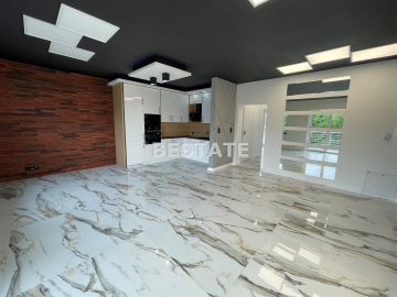 M-3 z dwoma balkonami, apartament