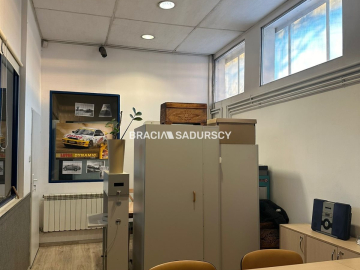 ZDJĘCIA W OGŁOSZENIU NALEŻĄ DO WŁAŚCICIELA OFERTY  
 
Nieruchomość o powierzchni 29 ara, zabudowana pawilonem handlowym oraz po