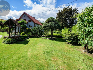 DOM Z BAJKOWYM OGRODEM – TYLKO U NAS! 🏡