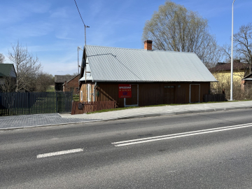 Drewniany dom na działce w Świeciechowie Dużym.