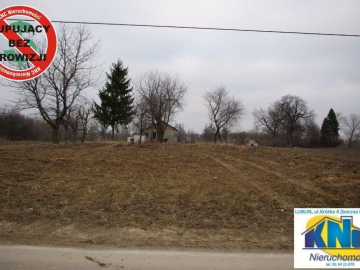 Działka budowlana w miejscowości Moszna, położona przy drodze asfaltowej. Działka o regularnych wymiarach, do wydzielenia z wię