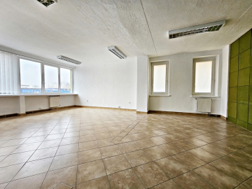 Lokal biurowo-usługowy 250m2 +duży parking w cenie